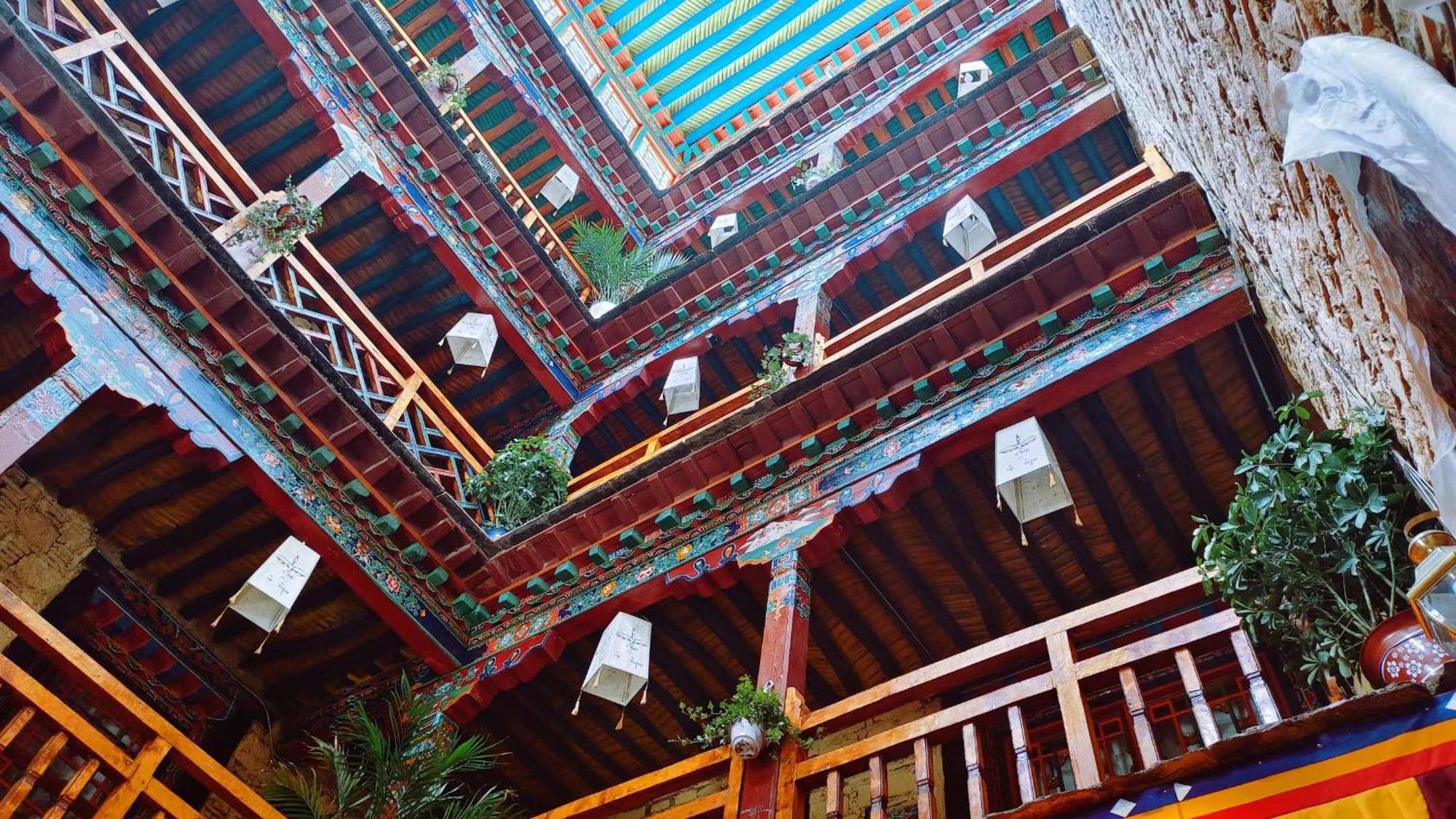Shambhala Palace Hotel ラサ エクステリア 写真