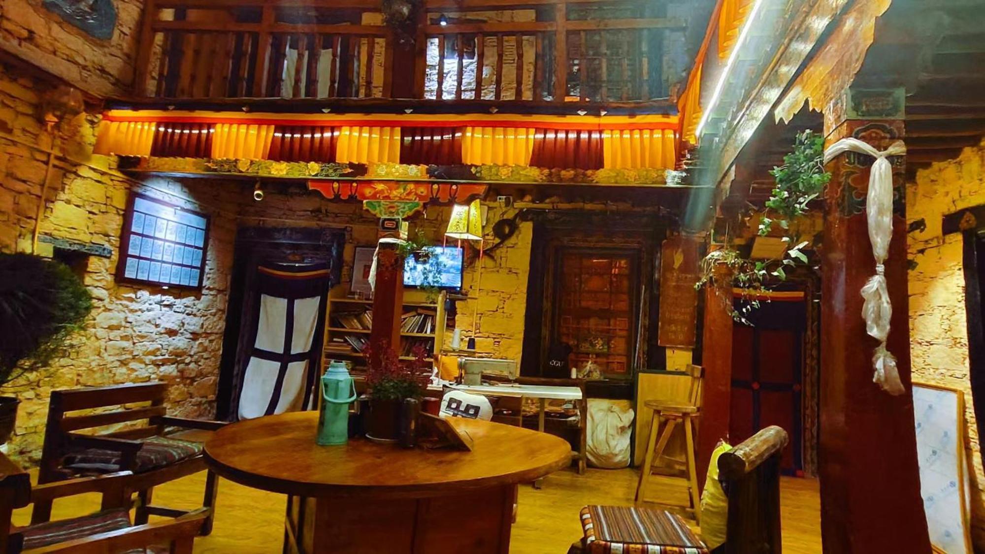 Shambhala Palace Hotel ラサ エクステリア 写真