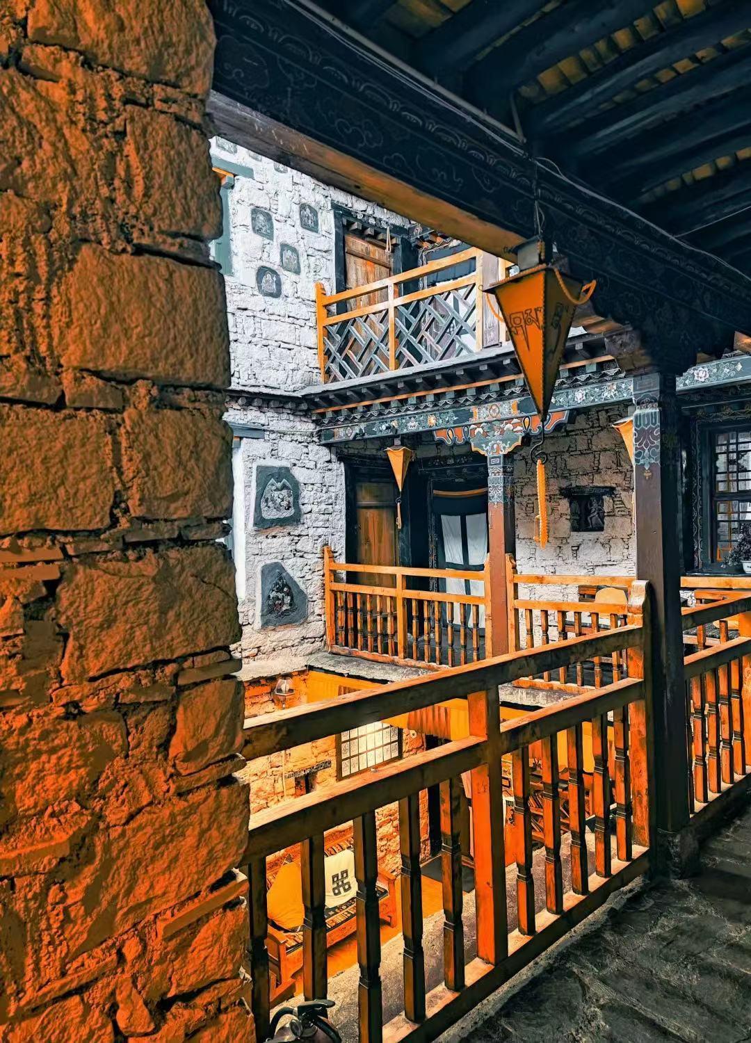 Shambhala Palace Hotel ラサ エクステリア 写真