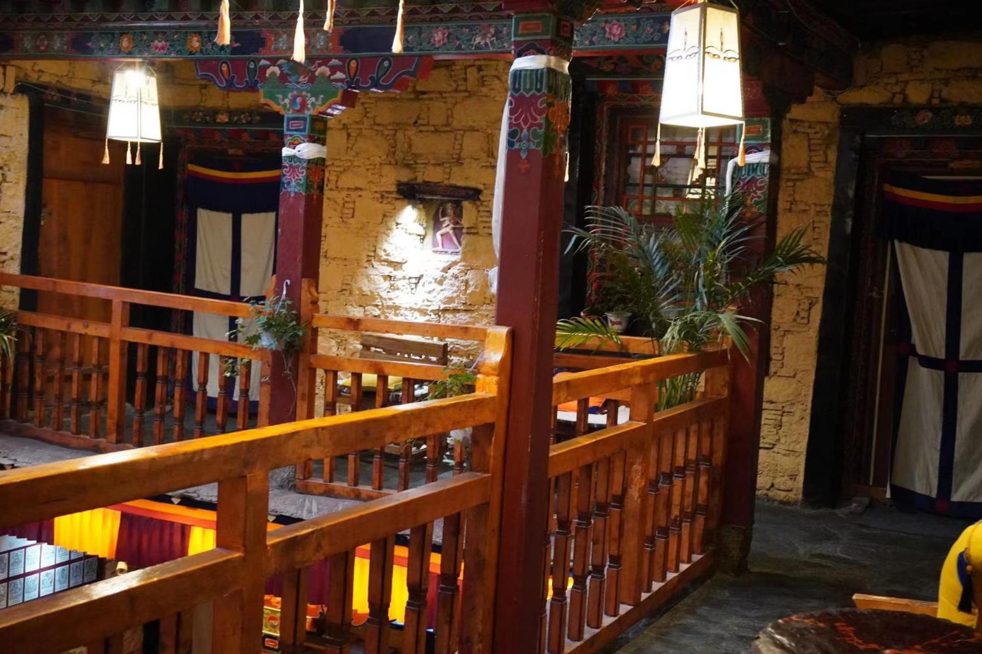 Shambhala Palace Hotel ラサ エクステリア 写真